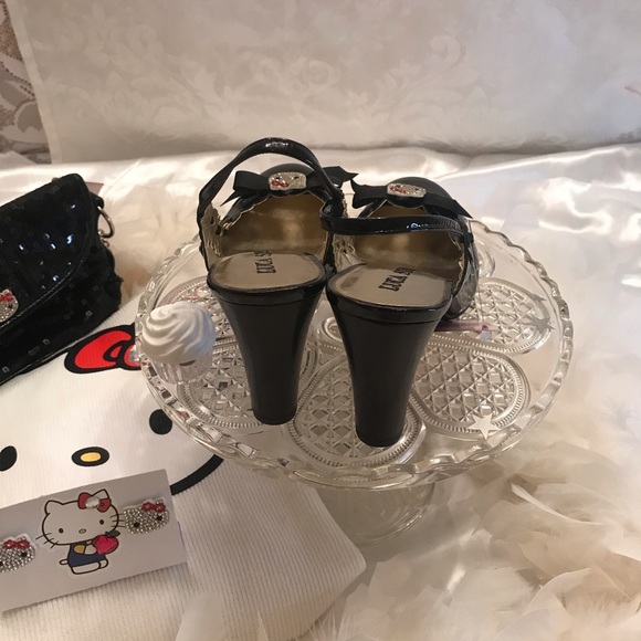 Gorgeous pin up dolls style🍒 hello kitty heels and earrings set❤️✨ - Picture 7 of 9